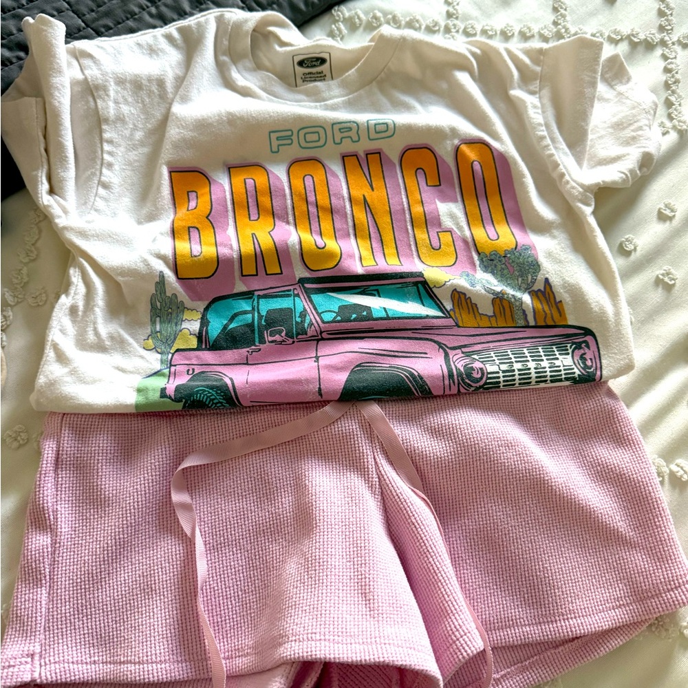 Girls Bronco T-shirt XXS with shorts